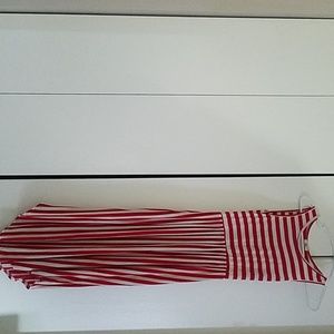 Over the knee, stretchy dress with pockets!